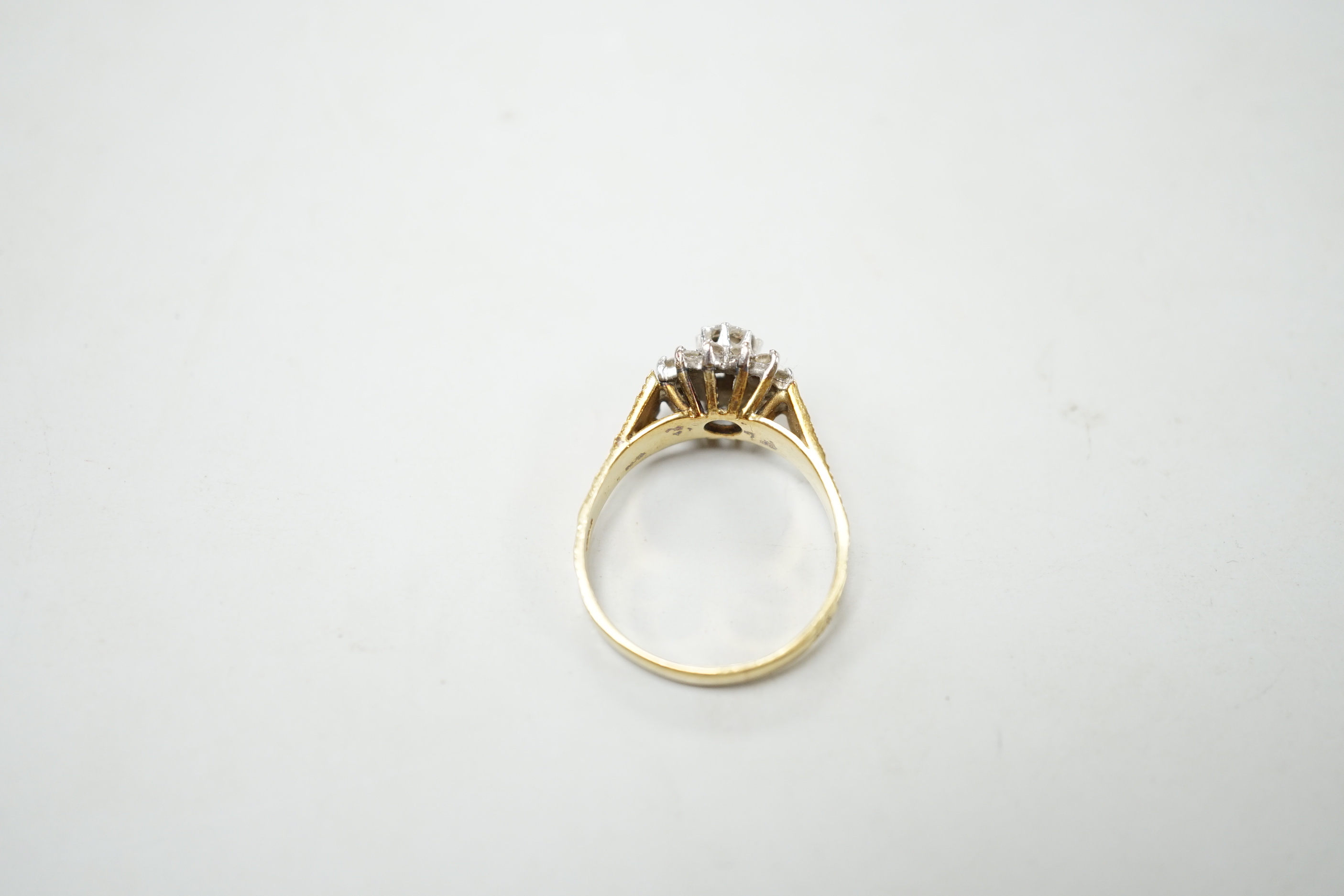 A modern 18ct gold and diamond chip set flower head cluster ring, size P, gross 4.5 grams.